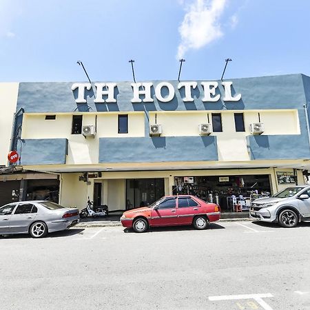 Oyo 90445 Th Hotel Bahau Exterior foto